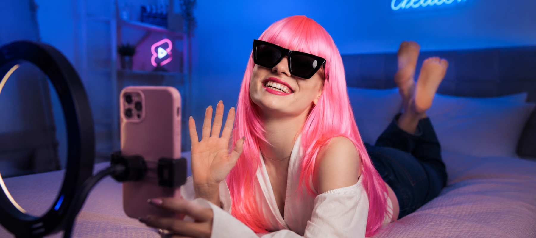Acompanhantes Trans Virtuais: prazer, conexão e segurança sem sair de casa